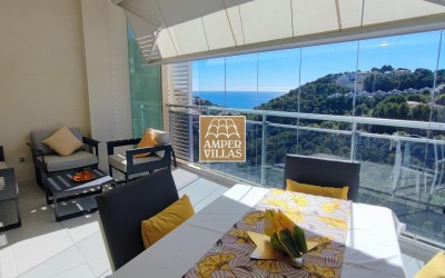 Spacious and sunny apartment with lovely sea views.
